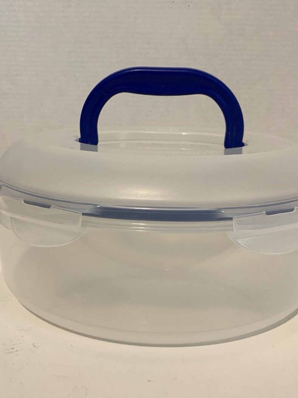 LocknLock Carrier Clear With Blue Handle 9” Diameter 3.5” Tall  5.8 Qt